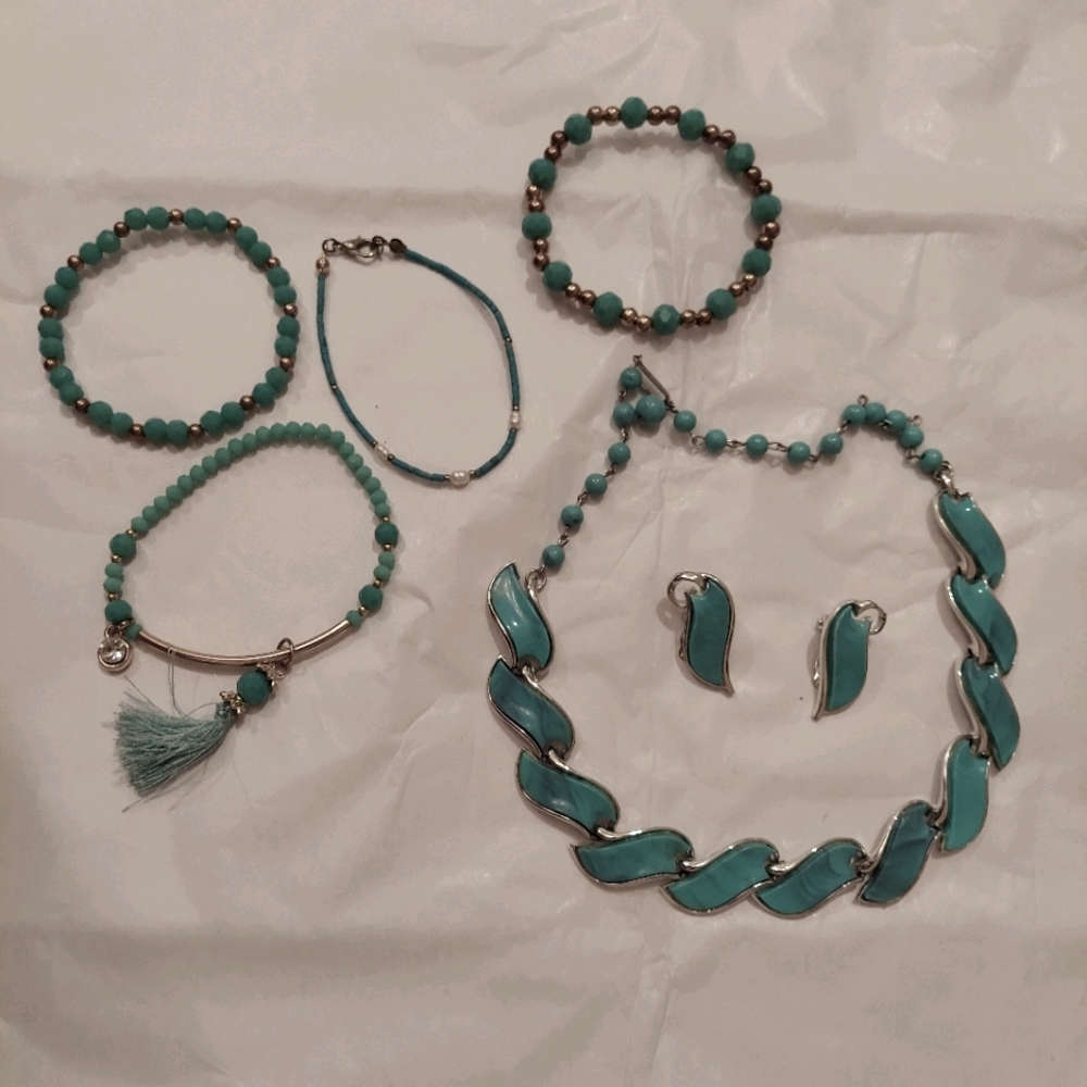 Turquoise necklace, bracelets, and clip earrings